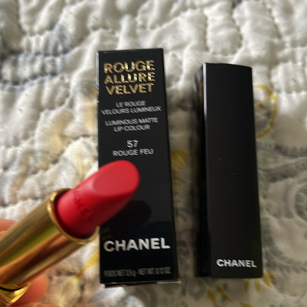 CHANEL ROUGE ALLURE VELVET # 57 Rouge Feu . New